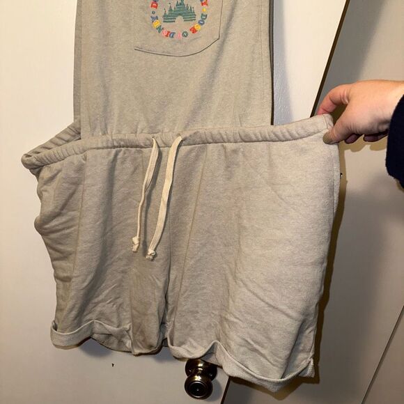 Disney Parks Women’s Gray Embroidered Romper Size 3XL NWT - Picture 4 of 9